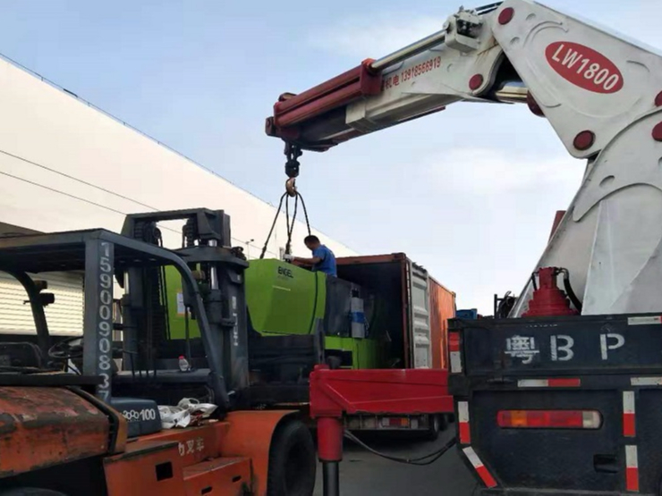 恩格爾注塑機卸柜到位