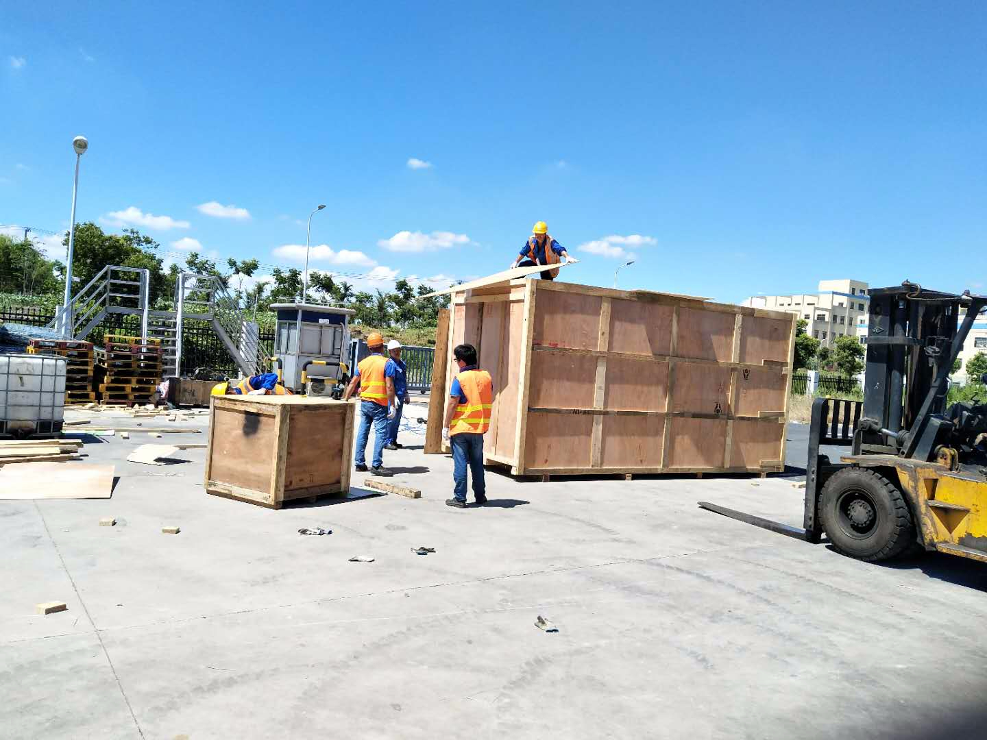 木箱現場打包裝車