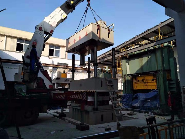 大型油壓機搬運組裝
